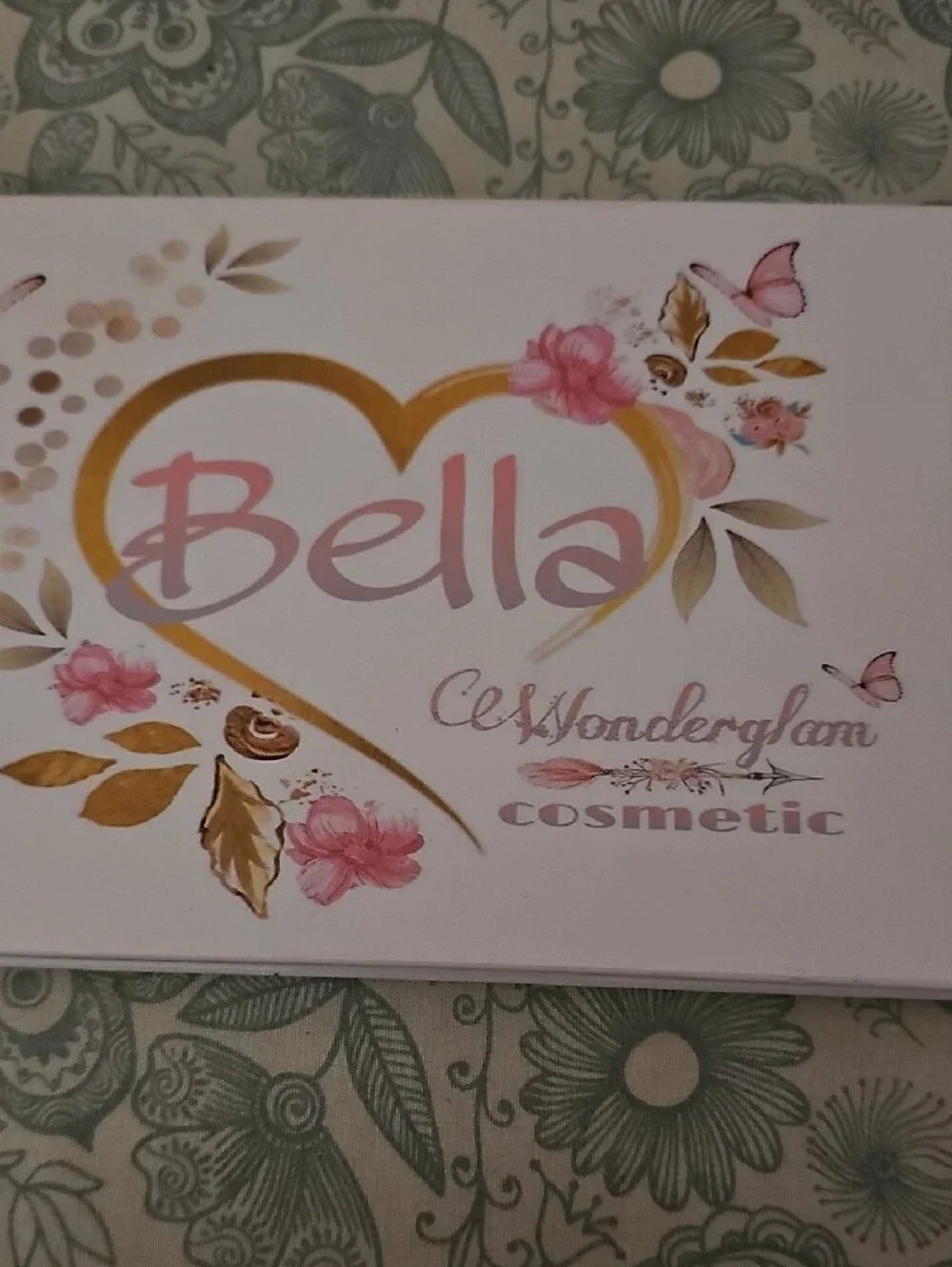 Abella compact eyeshadow